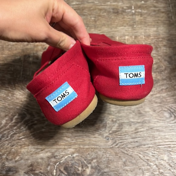 TOMS slip on shoes, size W8 - Picture 2 of 4